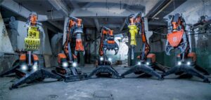 Épület elbontása Budapesten bontó cégekkel. segédmunkások munkálatok közben Budapesten, precíz és szakszerű kivitelezéssel.